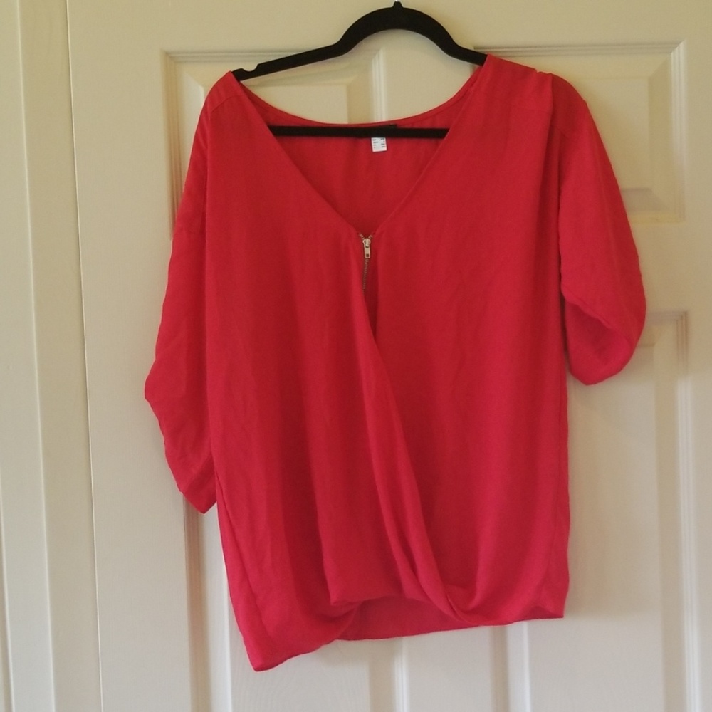 Loose fit blouse with zipper down the front